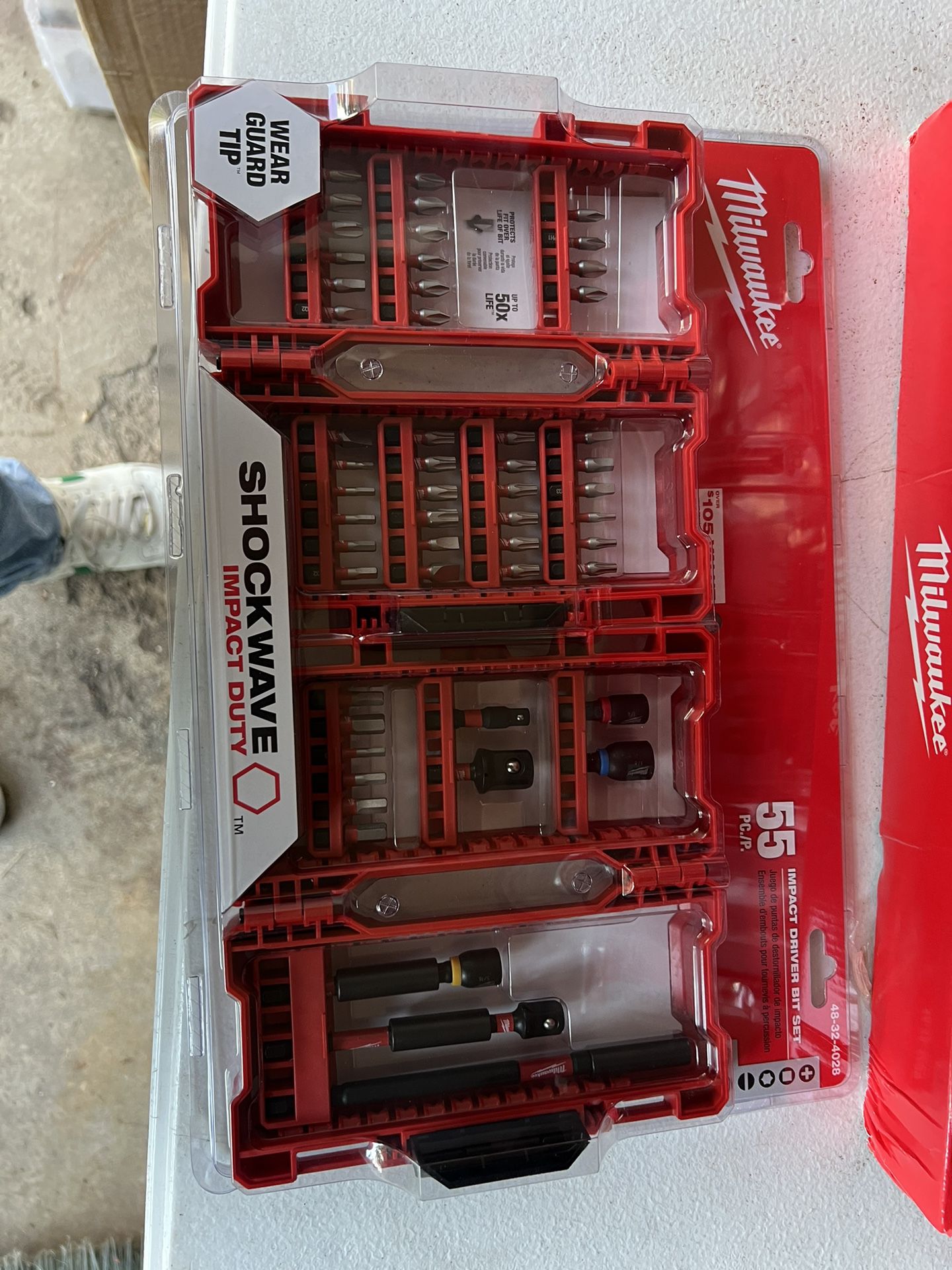 Milwaukee SHOCKWAVE Impact Duty Alloy Steel Screw Driver Bit Set (55-Piece)  Price-38$ Unidades disponibles for Sale in Indianapolis, IN OfferUp