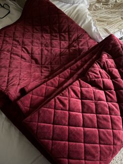 Queen velvet quilt/bedspread