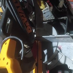 DeWalt 12" sliding compound miter saw