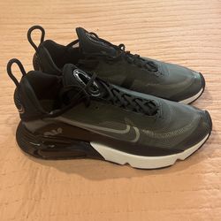 Nike Air Shoes  Size 10     New