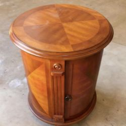Neoclassical Round Drum Wood End Table with Storage