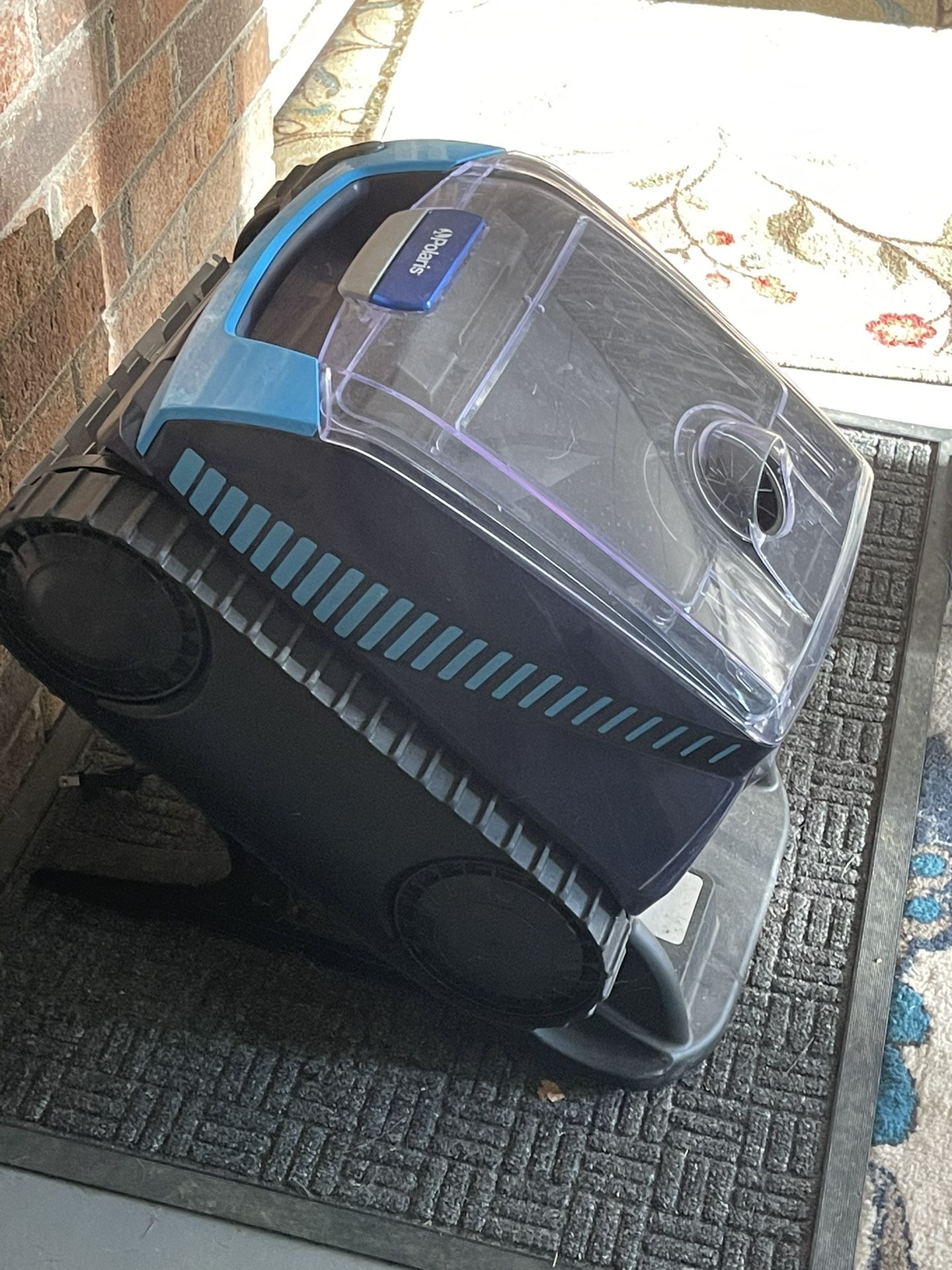 Polaris - FREEDOM Cordless Robotic Pool Cleaner