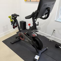 Peloton Bike - Like new condition