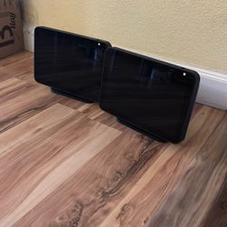 2 Amazon Echo Shows