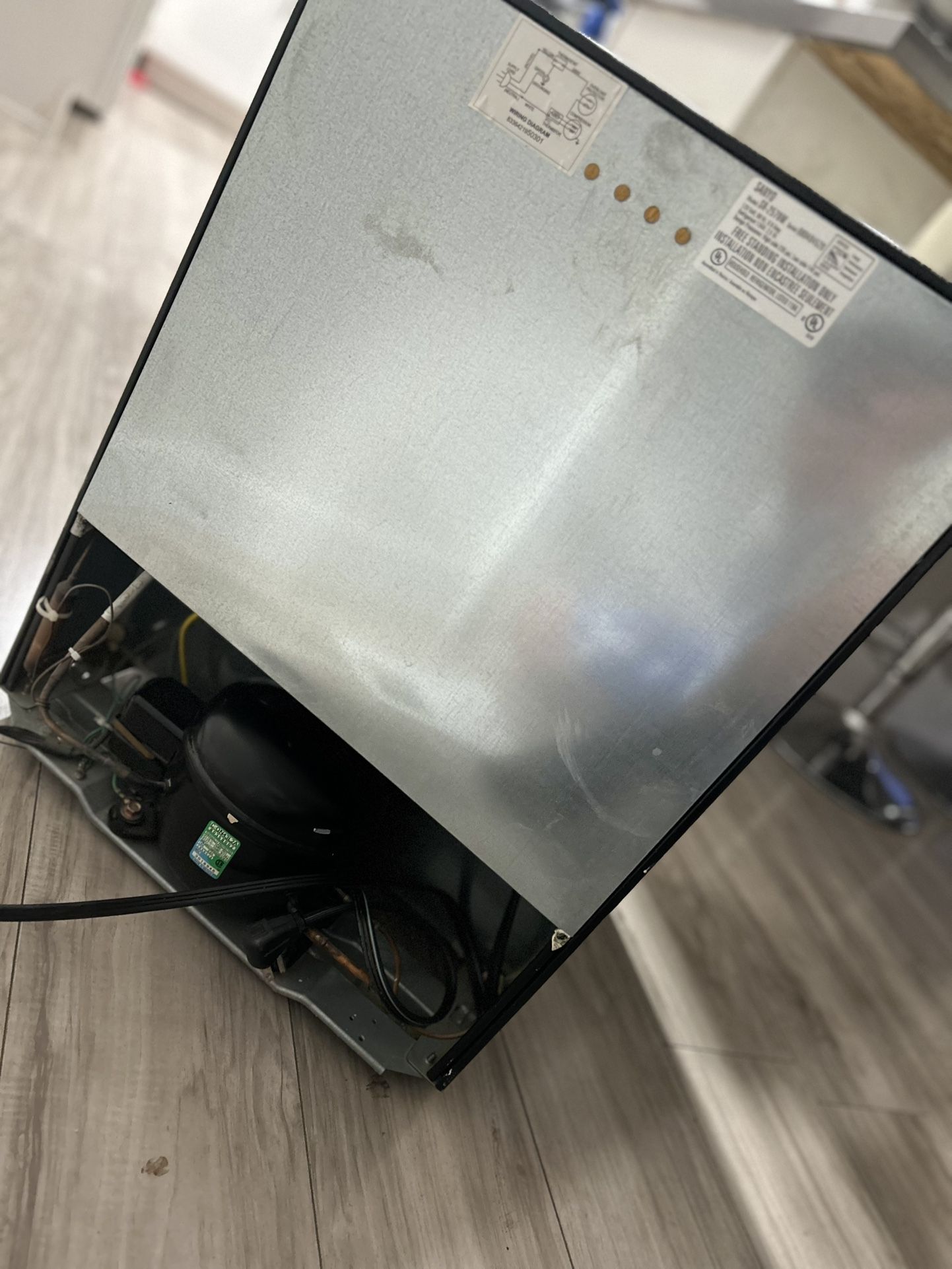 Mini Fridge With Internal Freezer