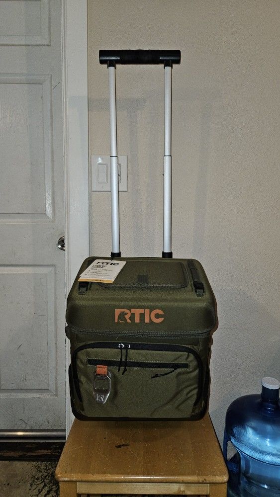 RTIC Everyday Wheeled Cooler 40 Cans