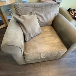 Oversized Stationary Chair