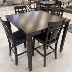 BENNOX BROWN COUNTER HEIGHT DINING TABLE AND BAR STOOLS (SET OF 5)