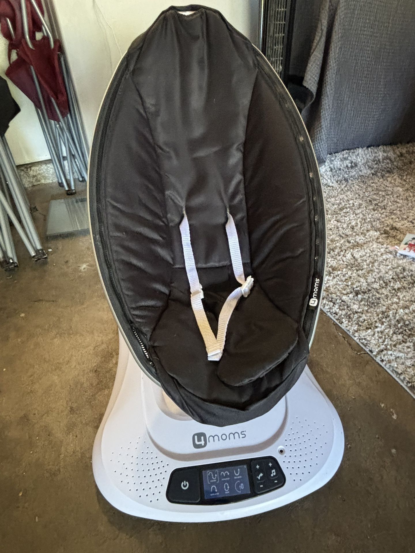 4momsBlack Classic, Infant Swing / Rocker 