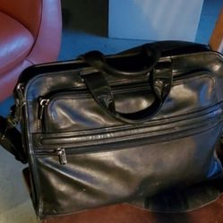 Tumi Leather Shoulder Bag - Attache Laptop Bag Briefcase - Great Condition 