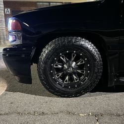 Fuel off road rims an tires