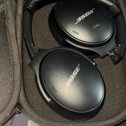 Bose qc 45 black bluetooth headphones   (2023) (perfect condition)  Very loud. Noise cancelling. Long lasting battery.