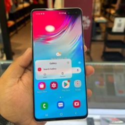 Samsung Galaxy S10, Factory Unlocked,  Excellent Condition.  Like New 