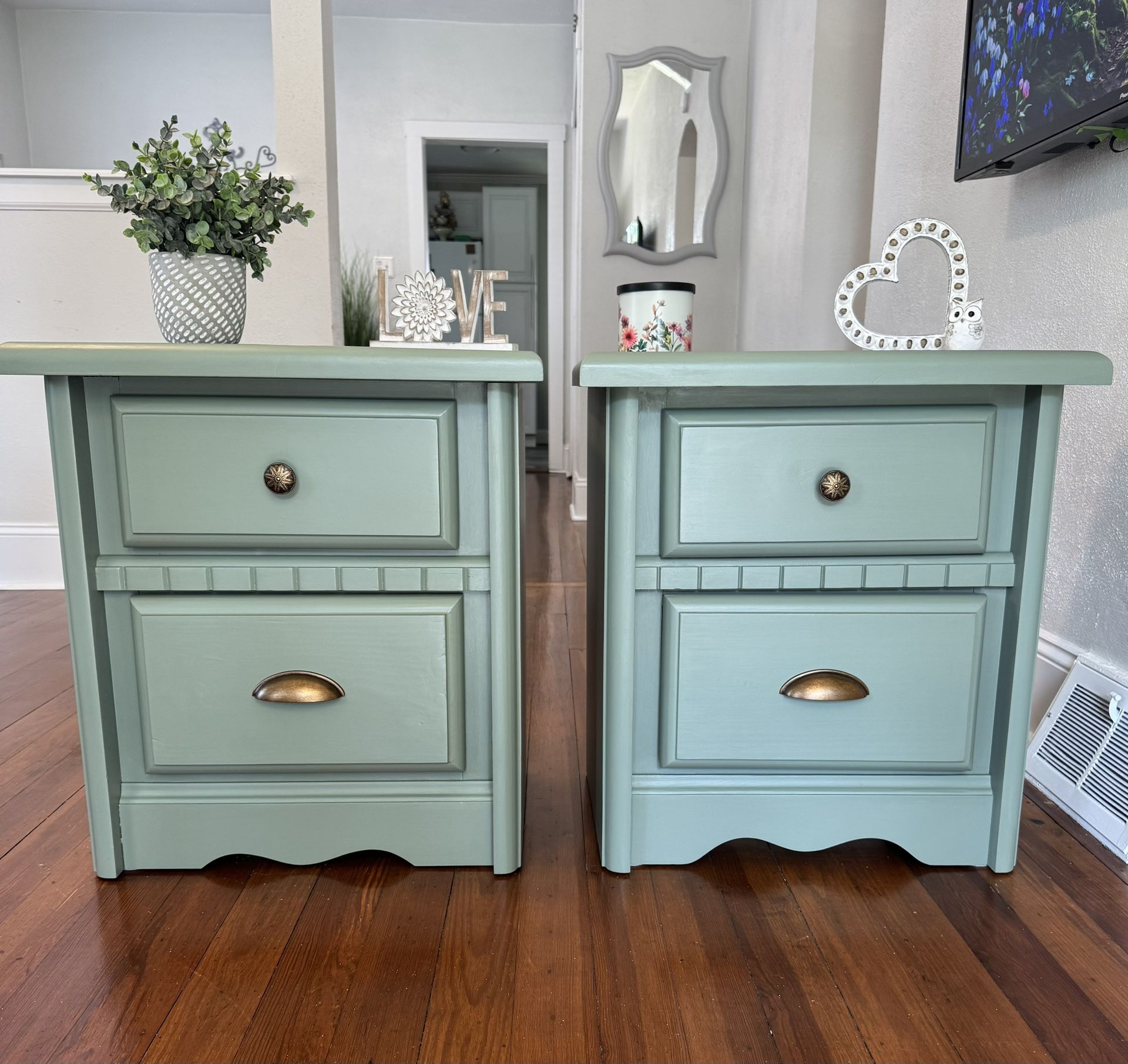 Pair Of Nightstands / End Tables