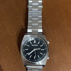 NIXON SILVER WATCH 