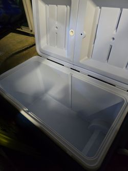 Rubbermaid cooler