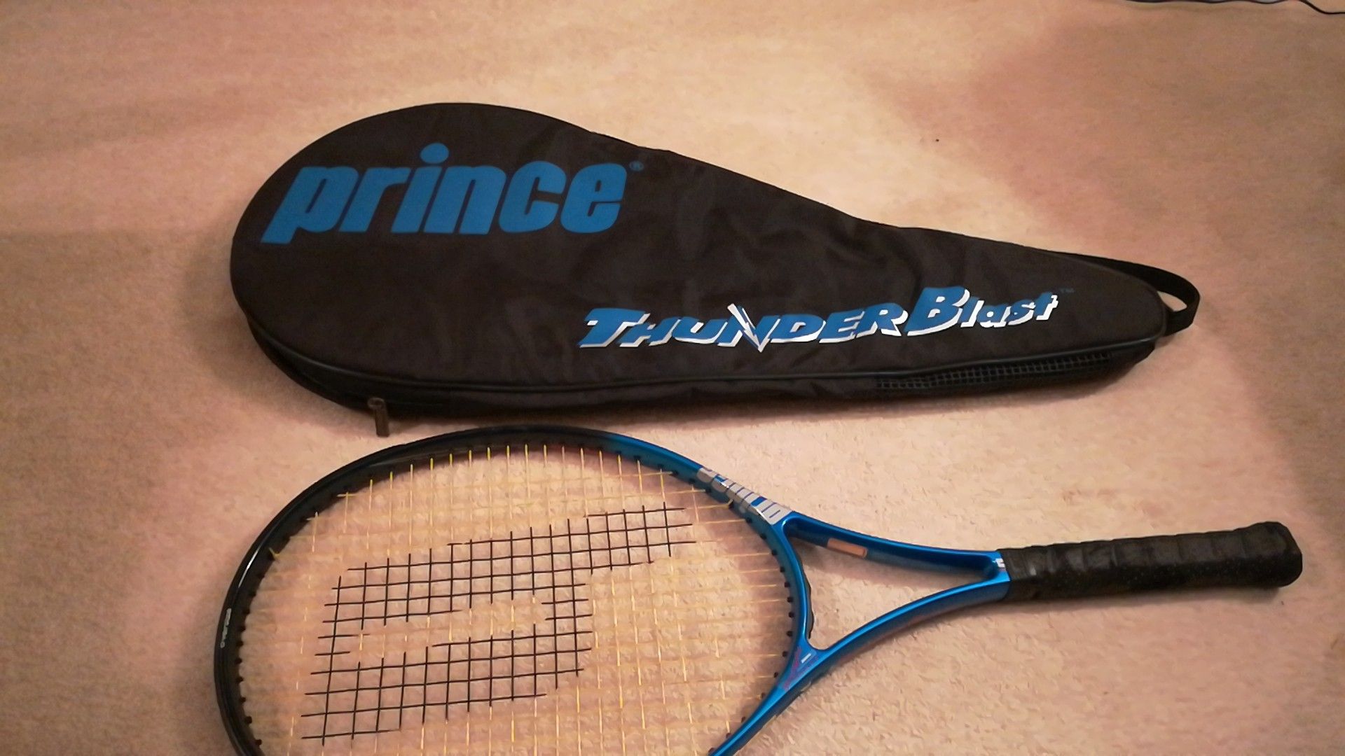 Tennis racket with case- kids..... excellent condition