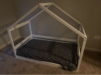 Toddler bed