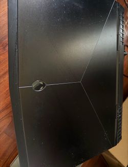 Alienware 17 R5 Gaming Laptop GTX 1060 i7 16GB