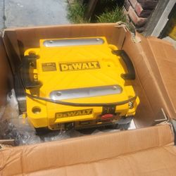 DEWALT 13-in W 15.0 -Amp Benchtop Planer