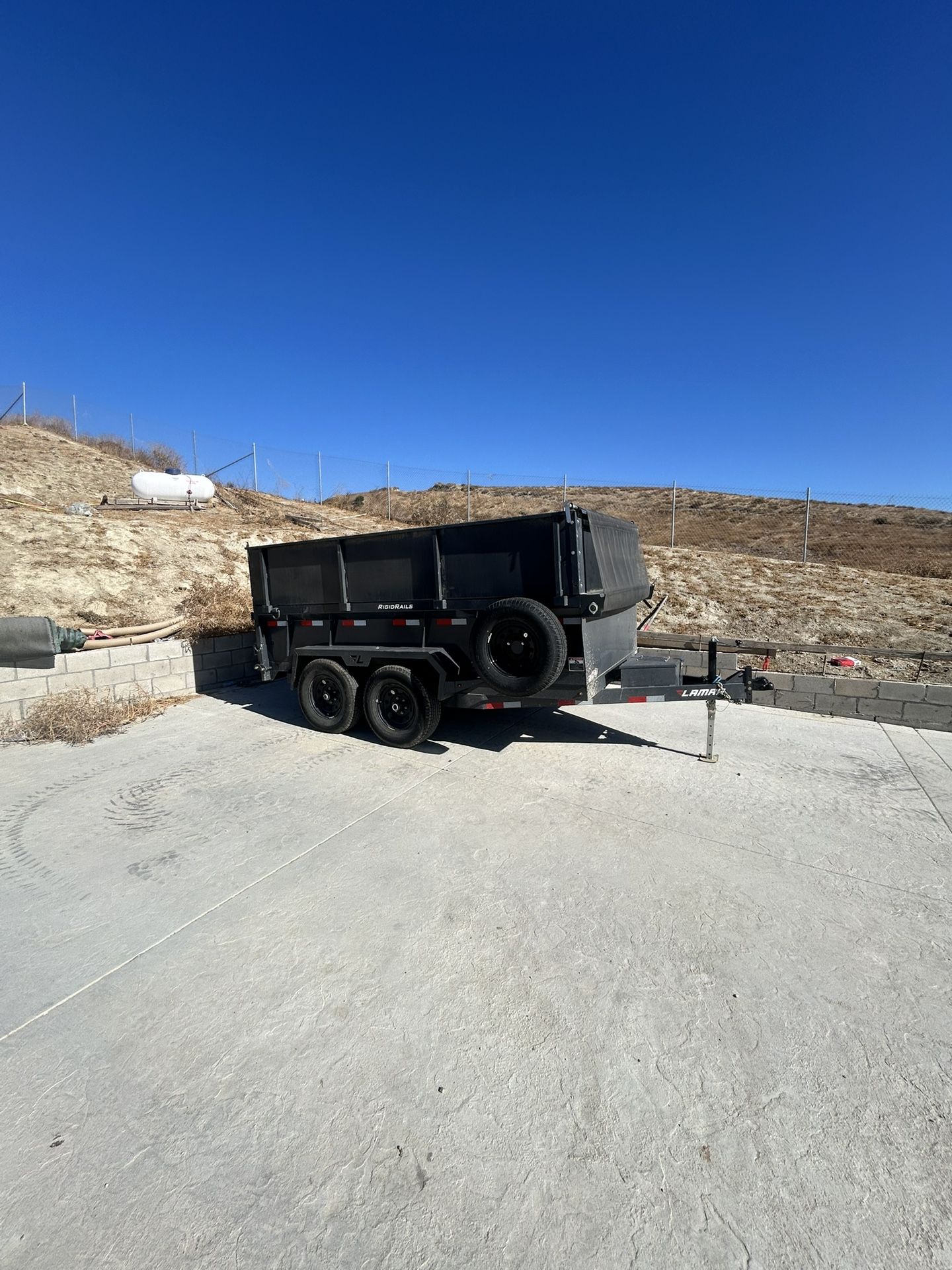 Dump Trailer /bobcat
