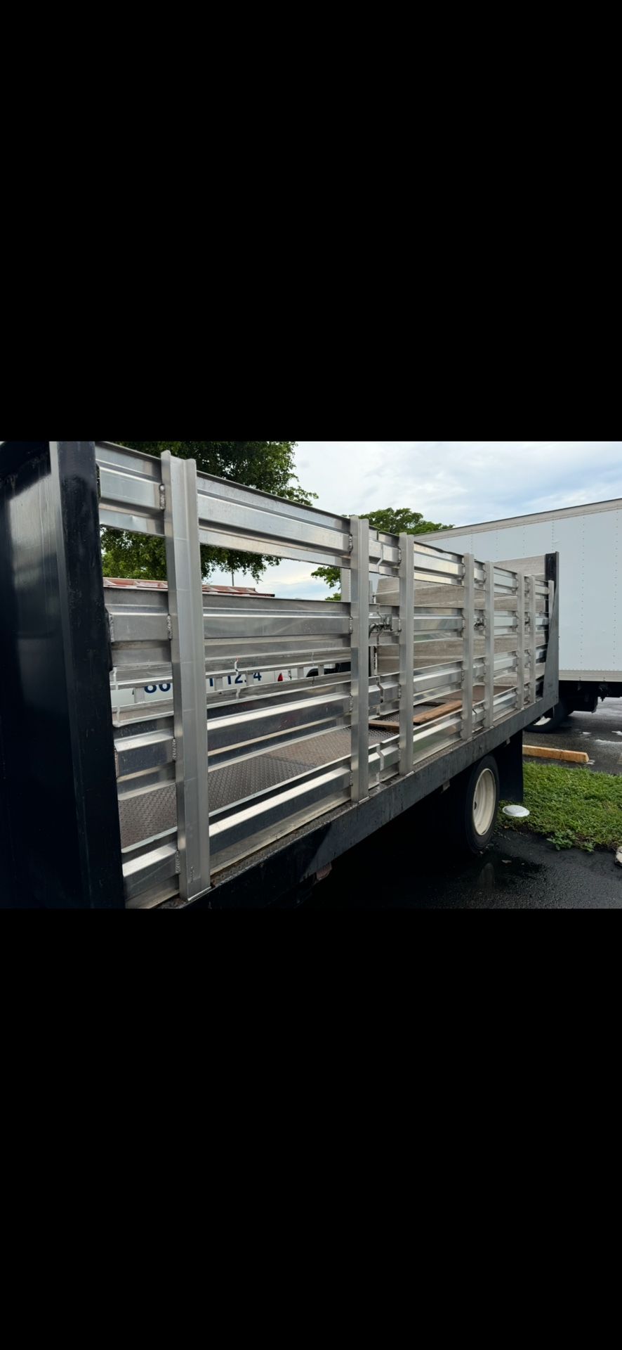 2012 Isuzu Flatbed