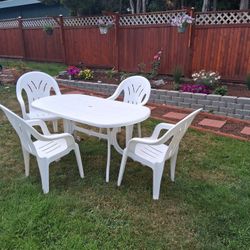 Table & Chairs 