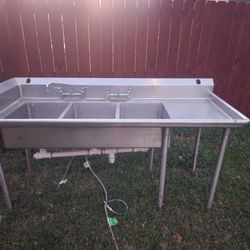 Three Compartment Stainless Steel Commercial Sink With Drainboard