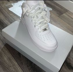 Nike Air Force 1 Mid Triple White Sneaker