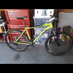 TREK MOUNTAIN BIKE XCALBER 8 