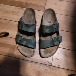 Birkenstock Arizona Camo Soft Football Size 7.5