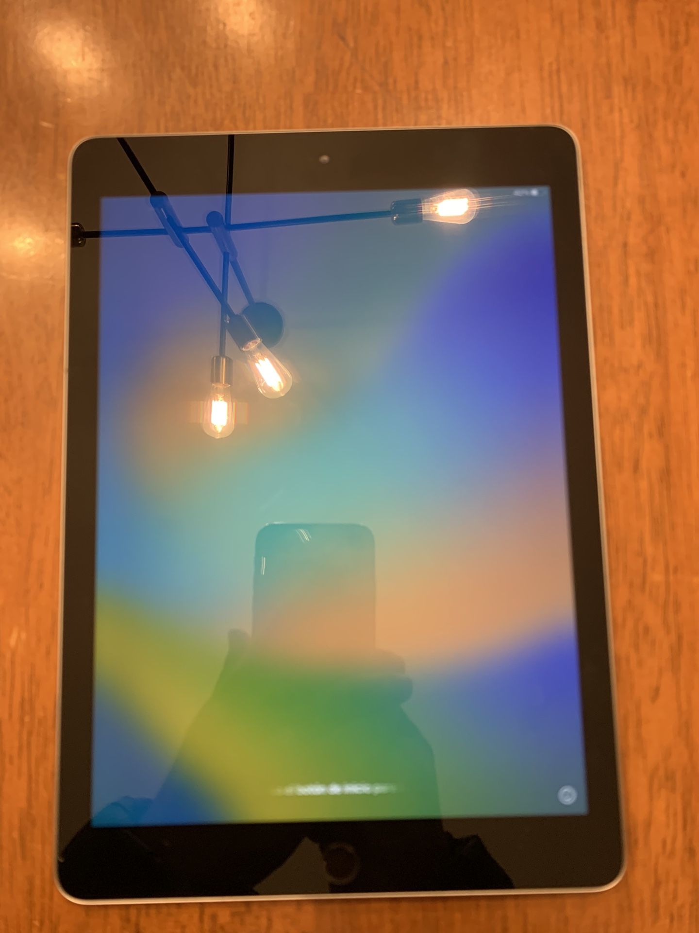 Apple iPad 6th Generation 32GB Unlocked Like New!