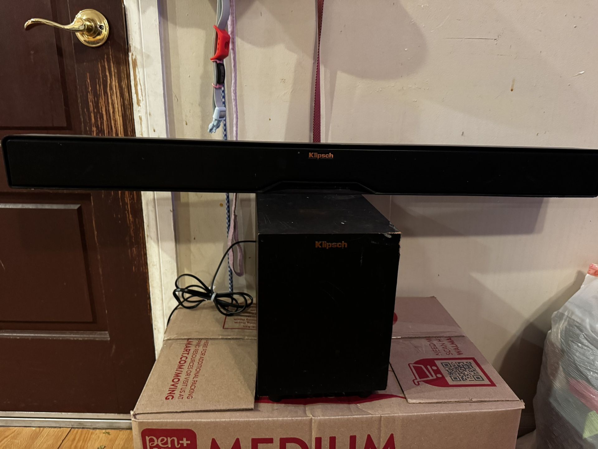Klipsch R4B II Sound Bar And Wireless Subwoofer