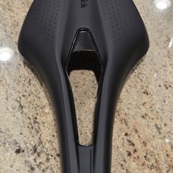 Fi'zik Tempo Argo R3 Saddle