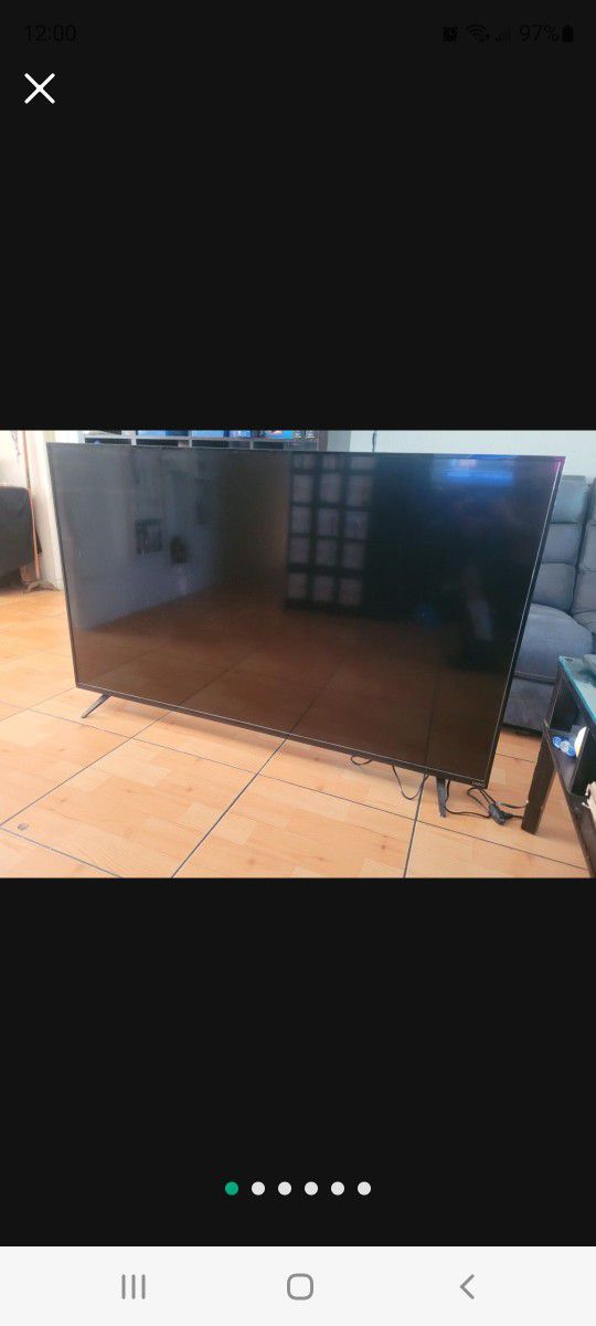 TV flat screen vizio 70 Inch Smart Tv Damaged Obo