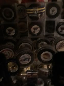 Autograph hockey pucks