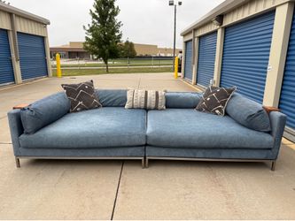 DELIVERY AVAILABLE 🚛🚚🚛 Awesome 2 piece Jonathan Louis sectional