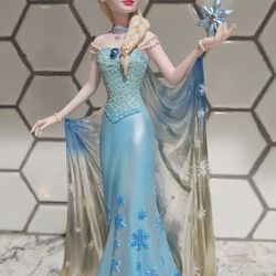 Disney Showcase Collection Elsa Figurine