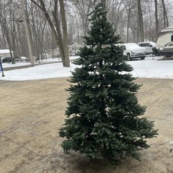 7.5 Foot Christmas Tree 