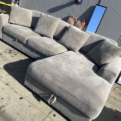 Beautiful Gray Couch In New Condition 