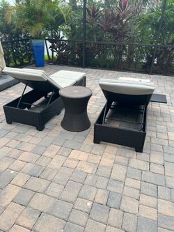 Lounger chairs w/side table and Cooler table