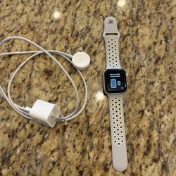 Apple Watch 4 40mm Silver GPS. Pickup Happy Valley/67th Ave