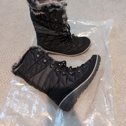 Columbia Snow Boots Size 8
