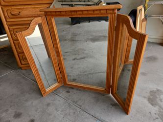 Tri-fold dresser mirror
