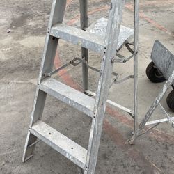 4 Foot Ladder