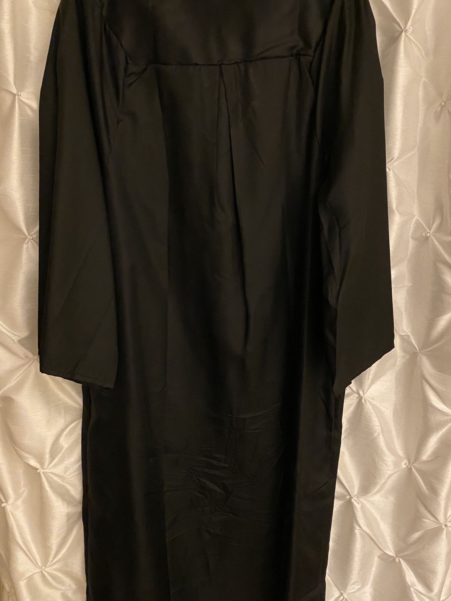 BLACK GRADUATION GOWN