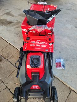 Milwaukee 18v lawnmowers. Only the machine It doesn't have a battery or charger.🗣️🗣️