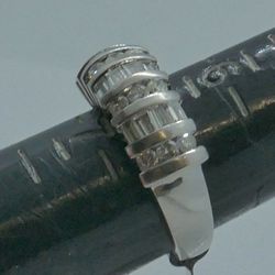 14kt white gold ring 7.5 grams size 6.5 1.09 carats  12 round, 12 baguette diamonds. 796774-1. mint condition. 