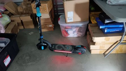 Giro Schooter Top Speed 10mp Has All Light EverThing You Need Back Brake ,headlight TIl Li G ht Led Sspedometer