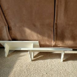 2 White Shelves